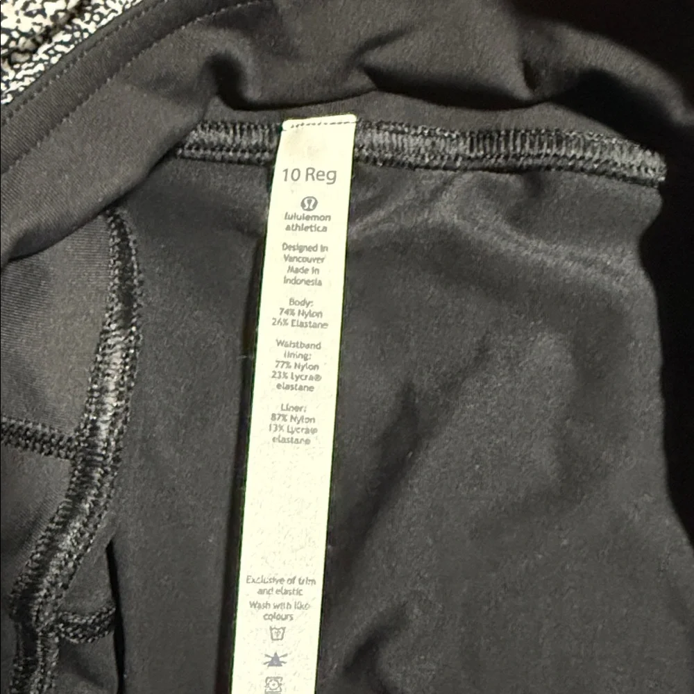 Lululemon Lost‎ In Pace Skirt Regular Daisy Dust Alpine White Black size 10